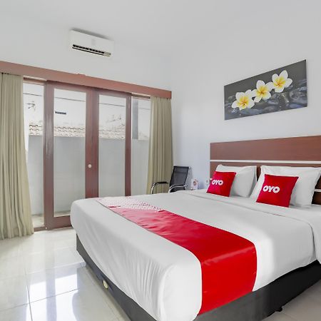 Oyo 3852 Valomia Guest House デンパサール エクステリア 写真