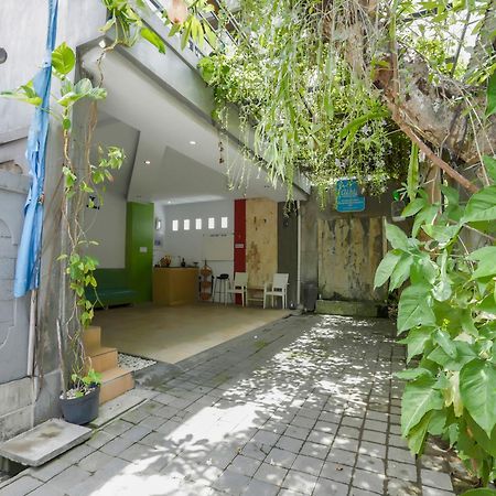 Oyo 3852 Valomia Guest House デンパサール エクステリア 写真