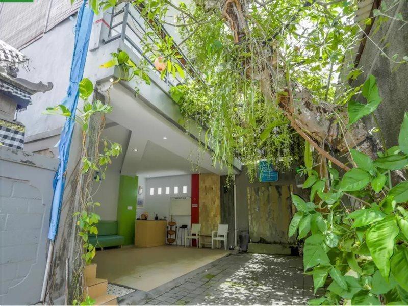 Oyo 3852 Valomia Guest House デンパサール エクステリア 写真