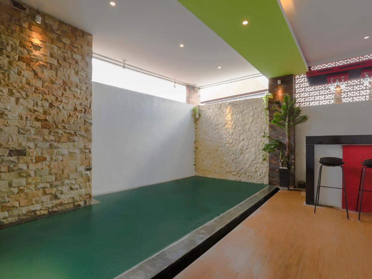 Oyo 3852 Valomia Guest House デンパサール エクステリア 写真