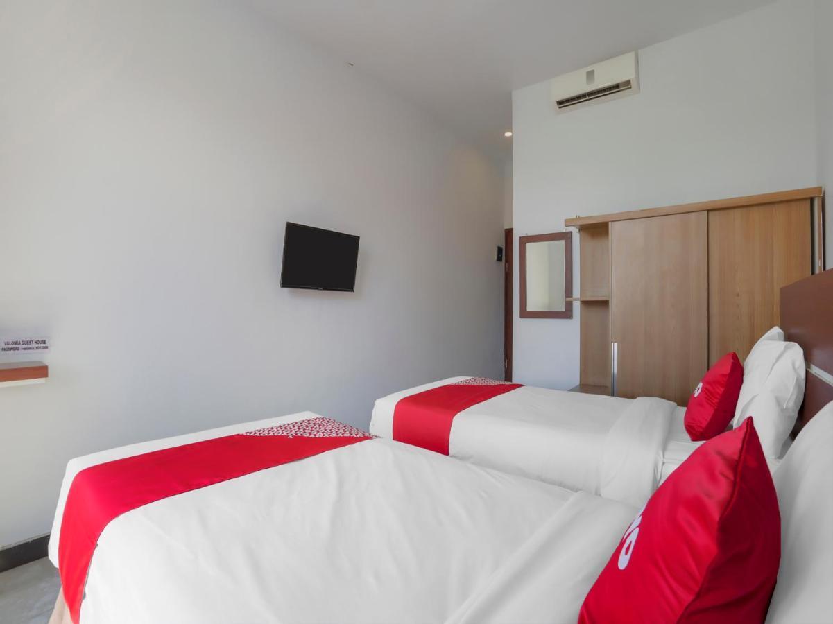 Oyo 3852 Valomia Guest House デンパサール エクステリア 写真