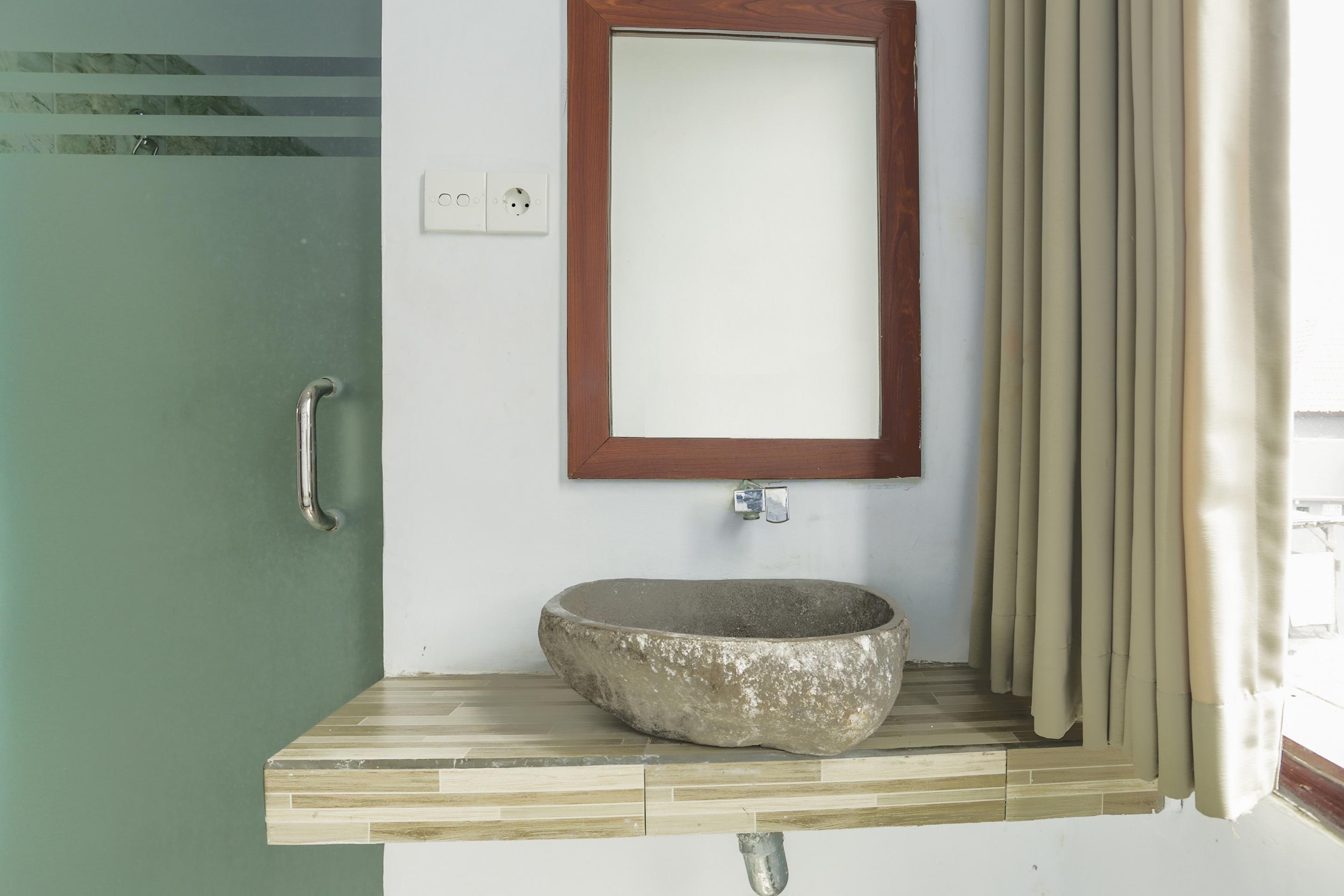Oyo 3852 Valomia Guest House デンパサール エクステリア 写真