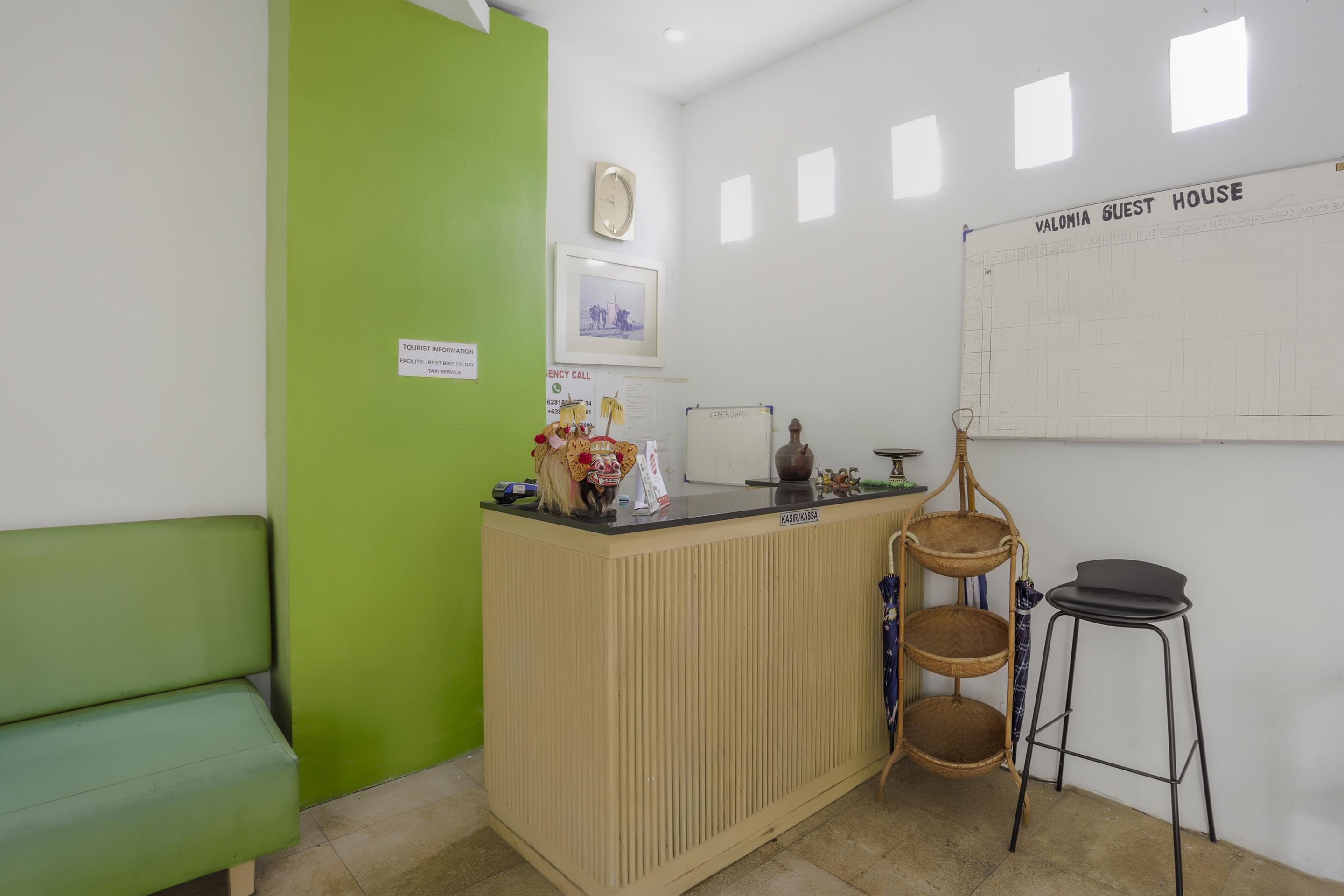 Oyo 3852 Valomia Guest House デンパサール エクステリア 写真