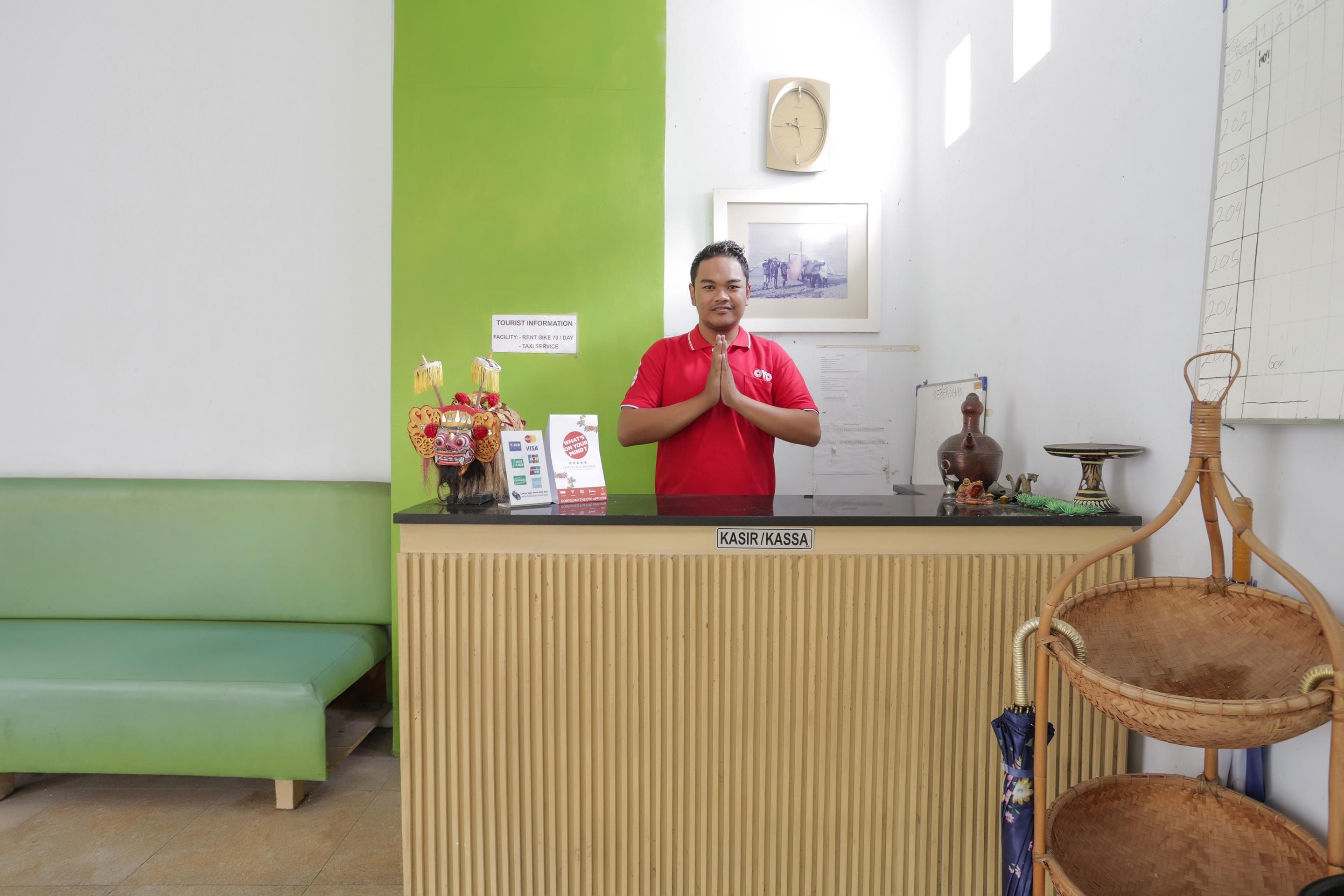 Oyo 3852 Valomia Guest House デンパサール エクステリア 写真