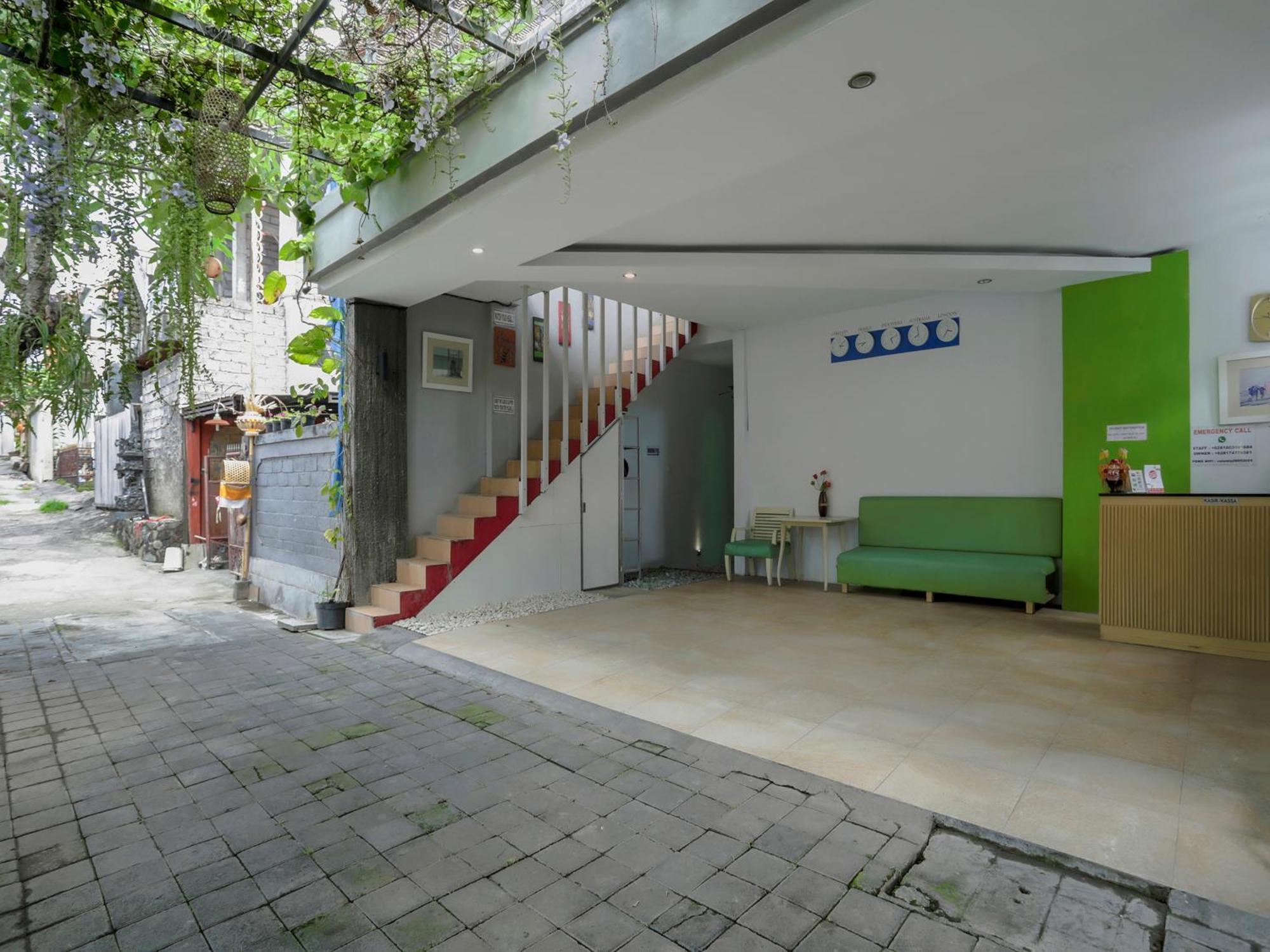 Oyo 3852 Valomia Guest House デンパサール エクステリア 写真