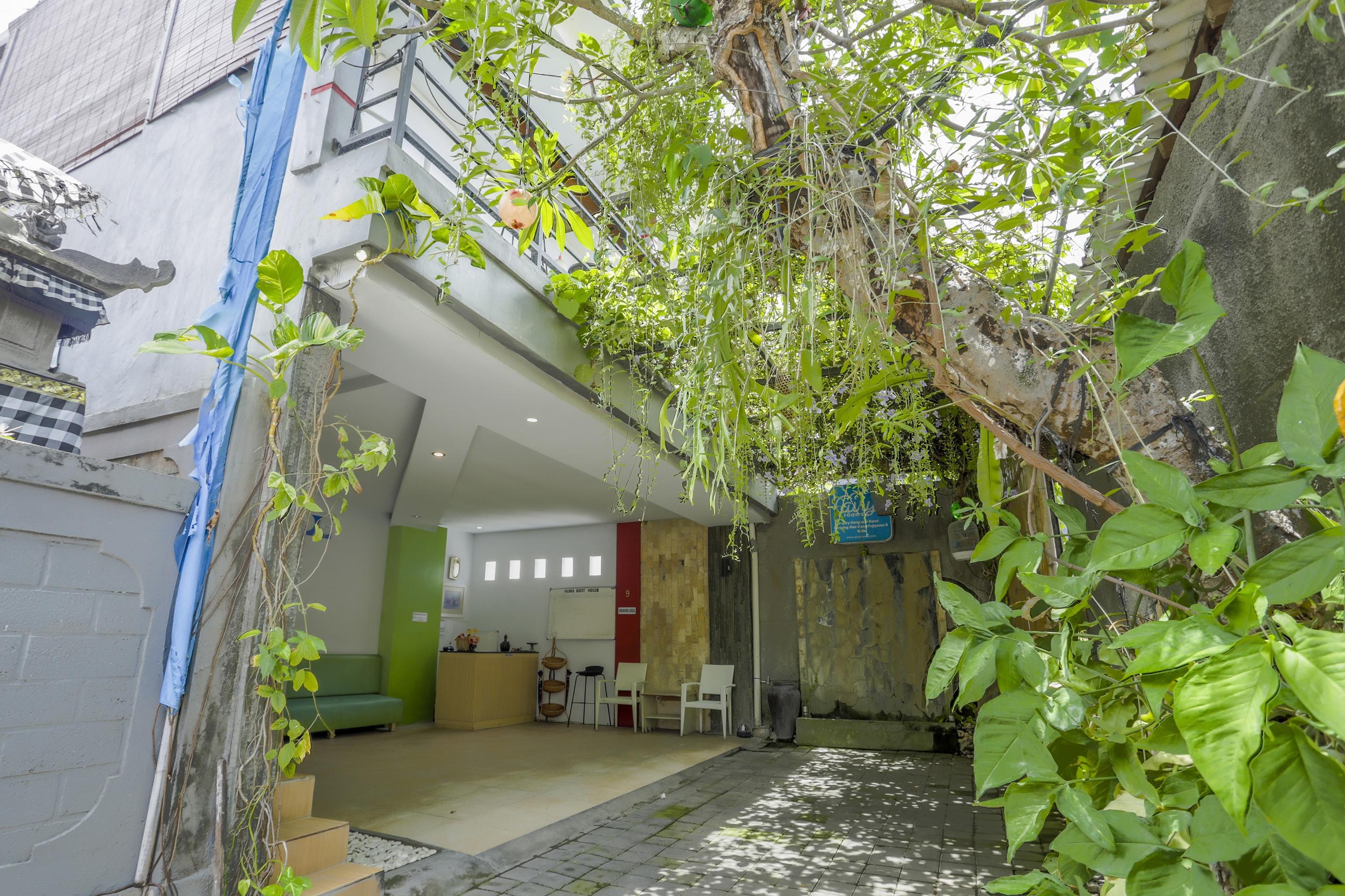 Oyo 3852 Valomia Guest House デンパサール エクステリア 写真