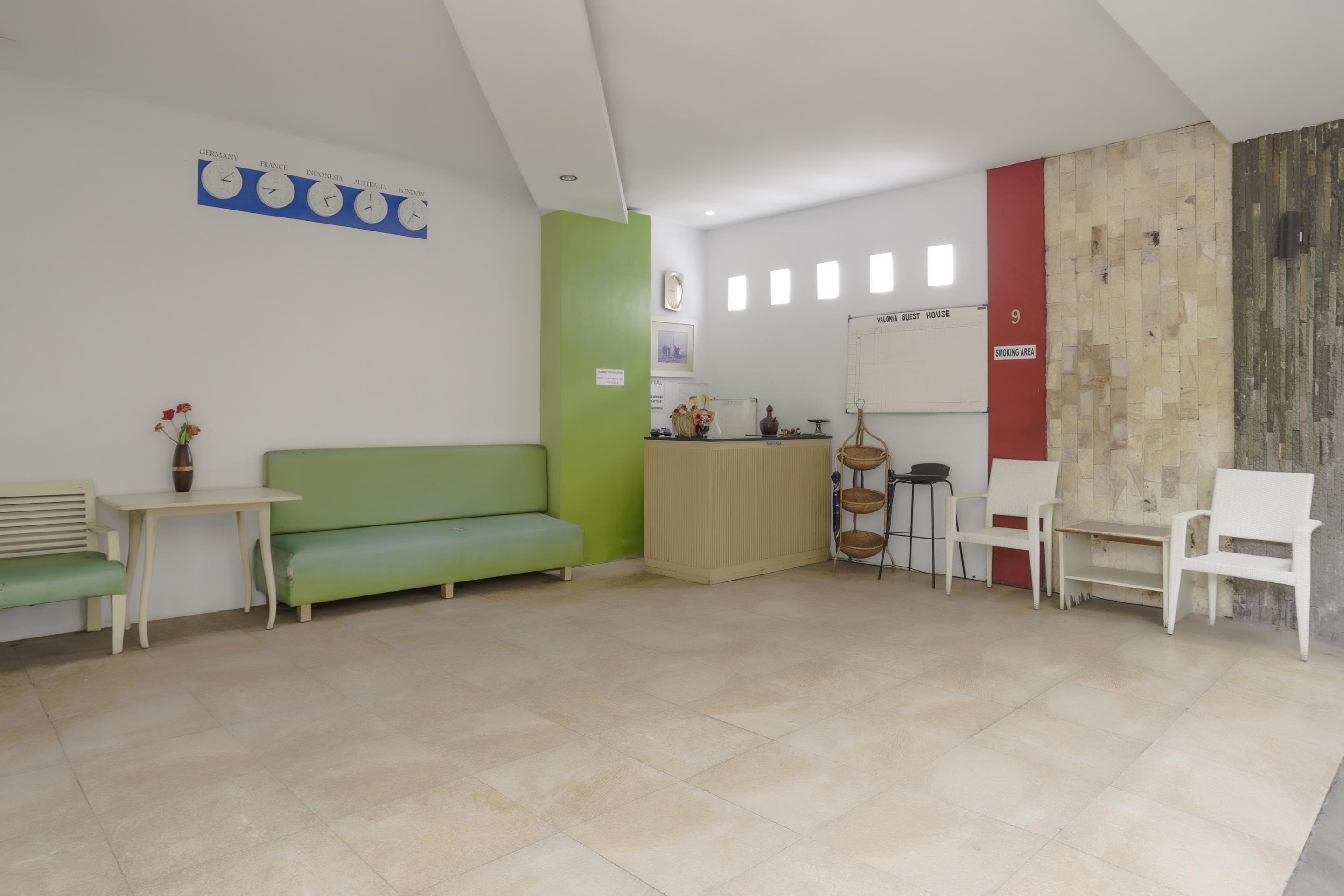 Oyo 3852 Valomia Guest House デンパサール エクステリア 写真