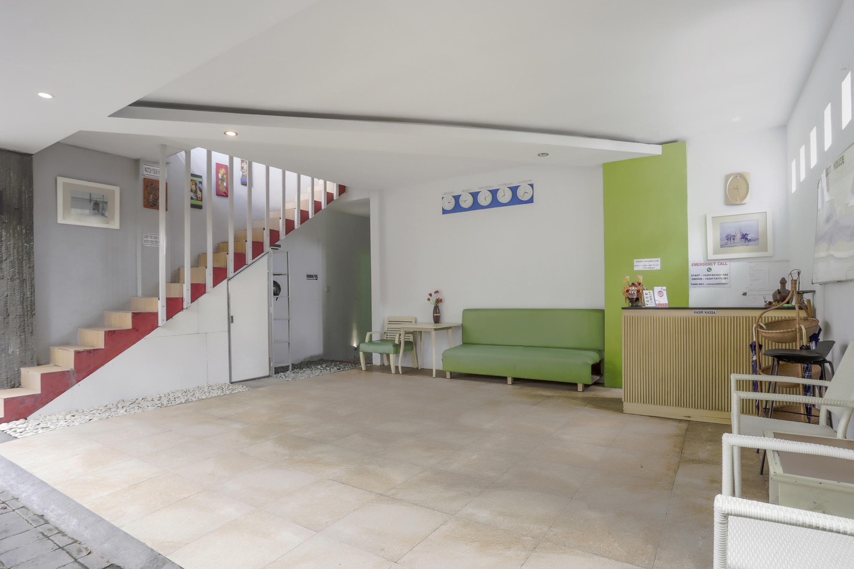 Oyo 3852 Valomia Guest House デンパサール エクステリア 写真